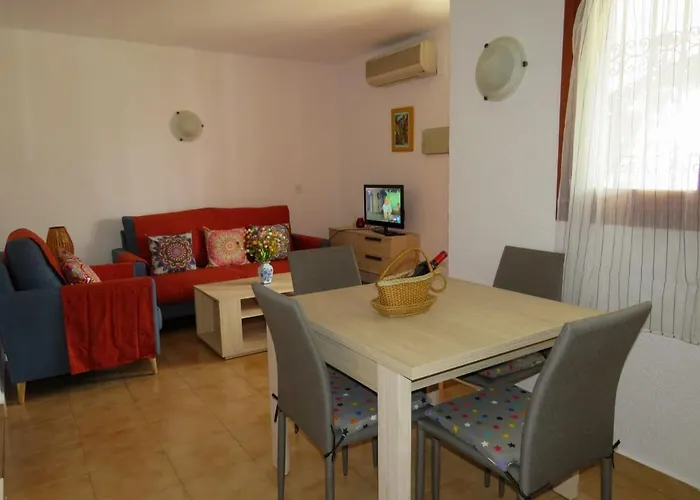 Oasis Park Apartment *